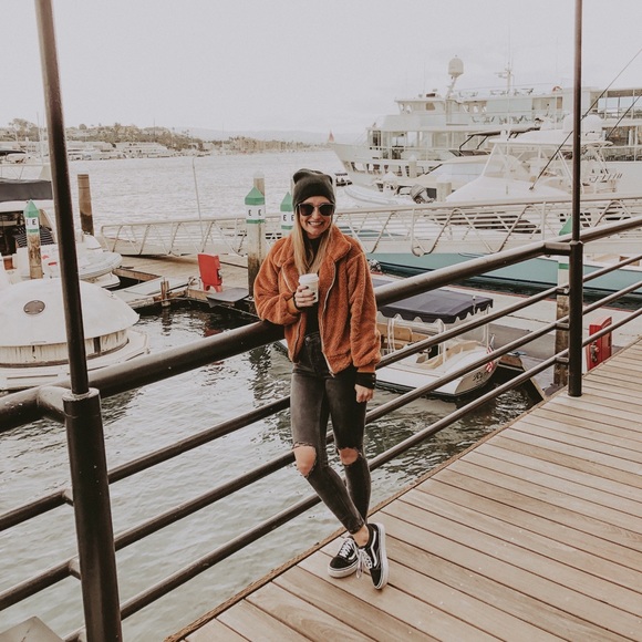 Meet your Posher, Megan - Picture 3 of 8